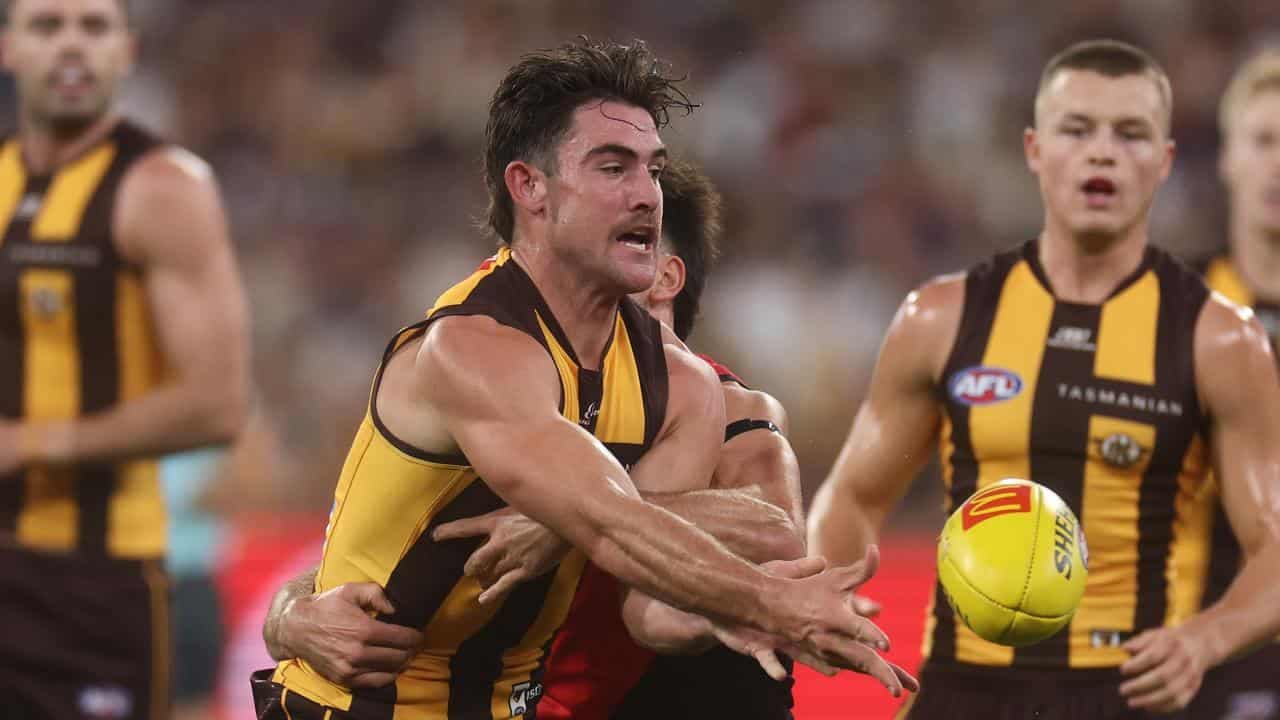 Hawks star kicks late winner to sink wayward Crows