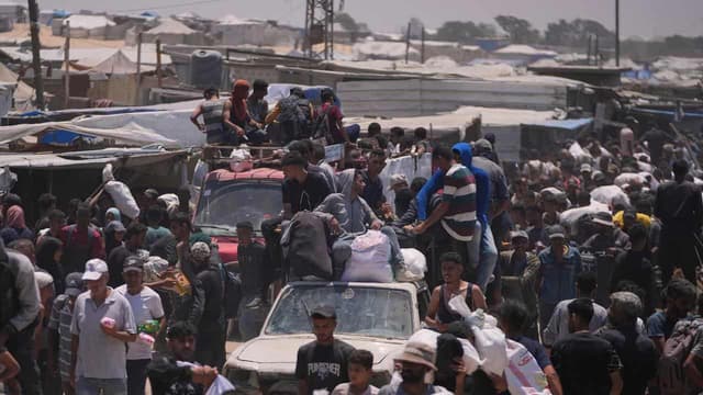 Israeli fire kills 35 people in Gaza, many at aid site