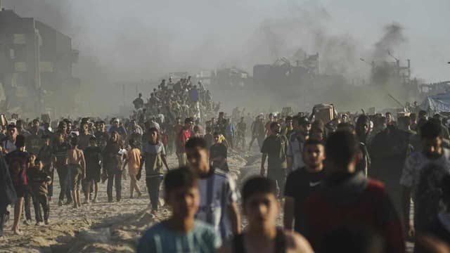 Israeli tanks kill 59 in Gaza trying to get aid: medics