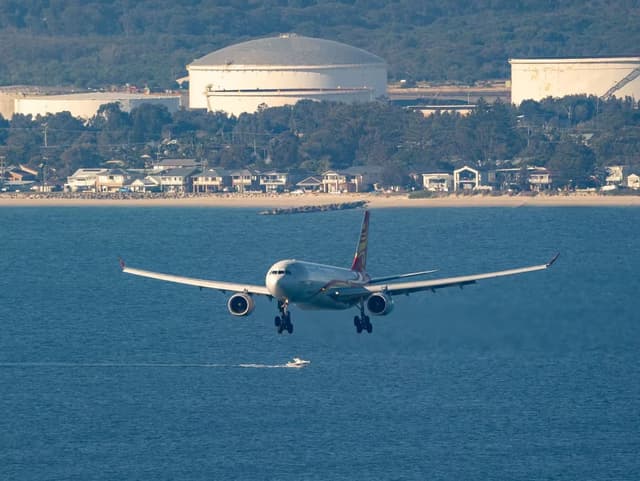 Hong Kong Airlines Celebrates Inaugural Flight to Sydney