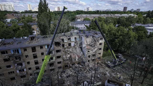 Russian attacks on Kyiv kill seven, injure dozens