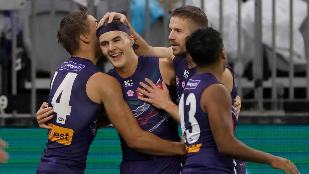 Bad news for Melbourne clubs as Dockers lock away star
