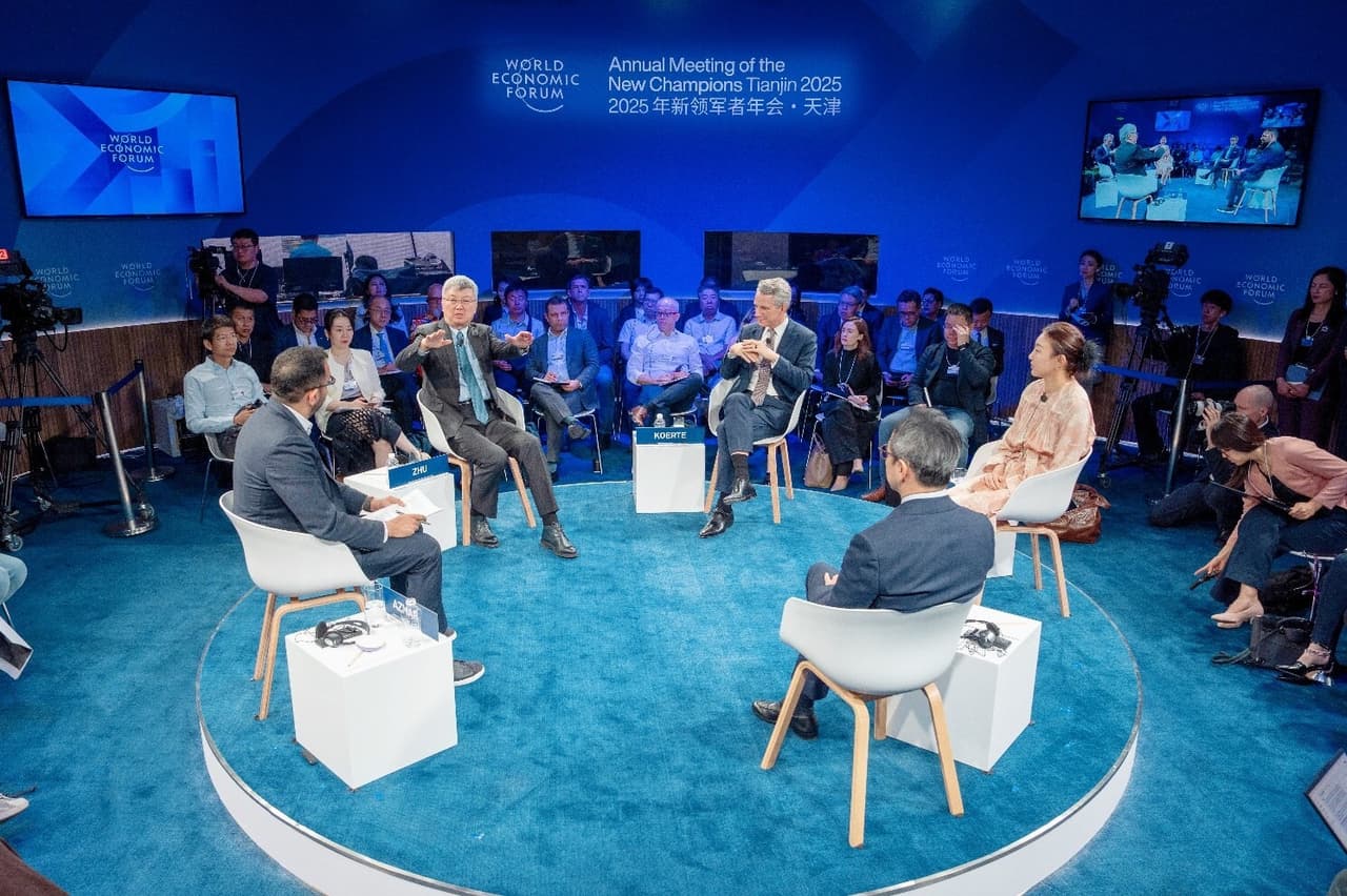 Yidu Tech's AI Agents Now Handle 20% of Hospital Tasks: Human-Machine Collaboration Model Showcased at Summer Davos