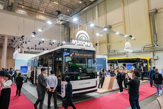 Yutong Debuts New Generation Battery Electric Intercity Bus IC12E at UITP Summit Hamburg 2025, Showcasing Electrification Innovation