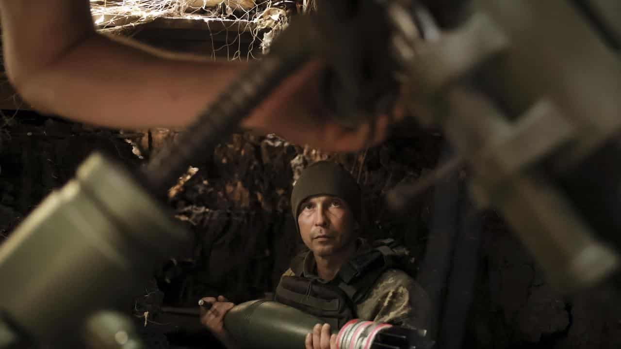 Ukraine struggles to contain Russian advances in east