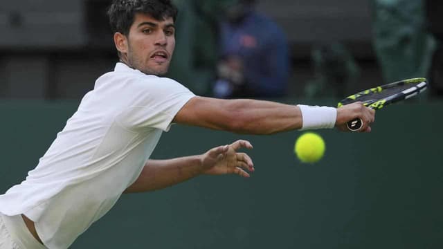 Struff stress but Carlitos maintains hat-trick charge