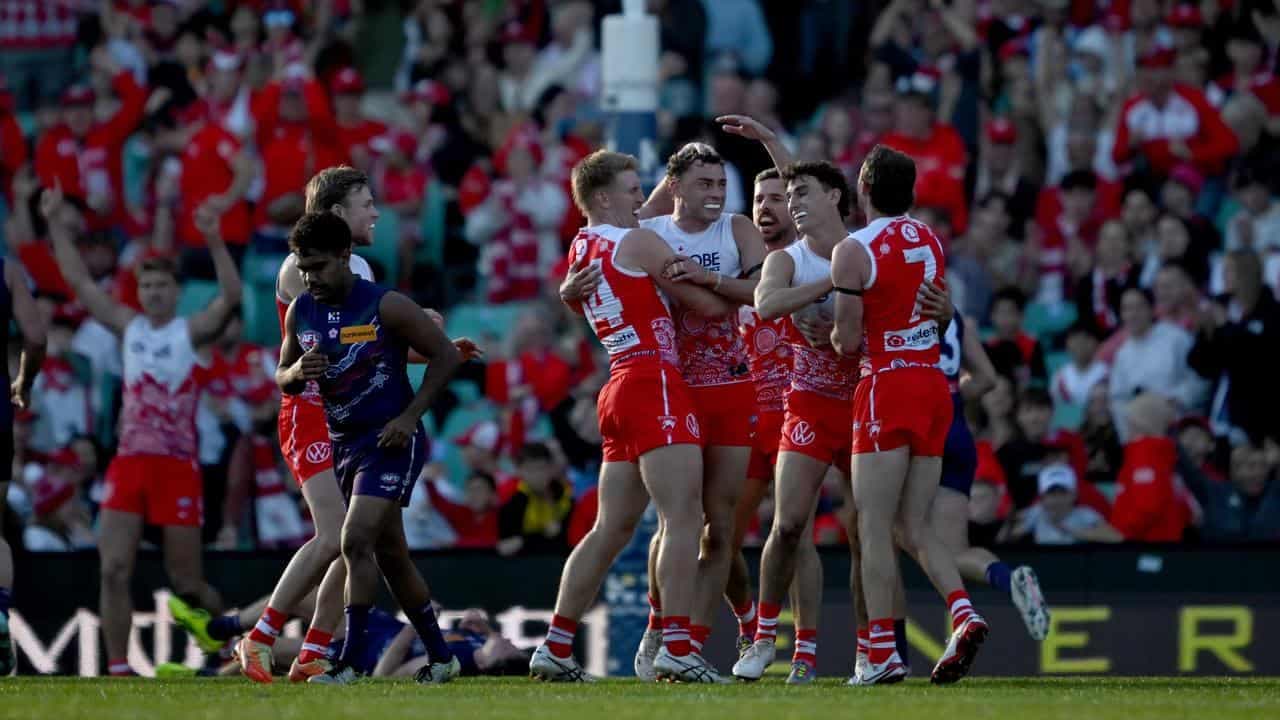 Swans upset Freo in SCG thriller