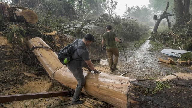 Texas flood death toll mounts as campers remain missing
