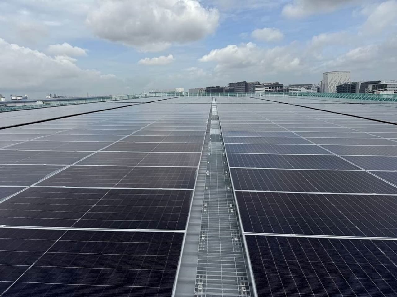 TotalEnergies ENEOS solarizes Lee Huat Yap Kee's logistics facilities in Singapore