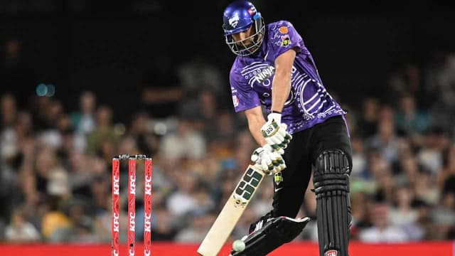 Hurricanes lock down big hitter for title defence