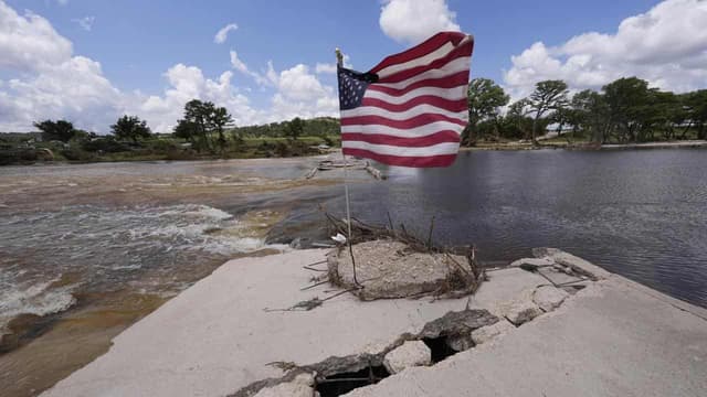 Crews comb flood-stricken Texas for 170 missing people