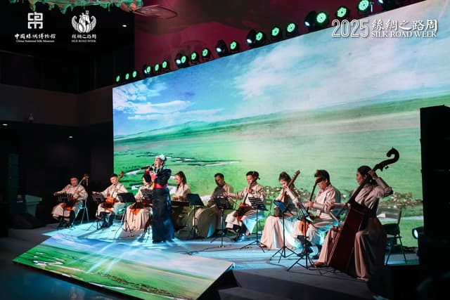 Inner Mongolia Night & Award Ceremony of Silk Road Online Curating Promotion Celebrates Cultural Heritage at China National Silk Museum