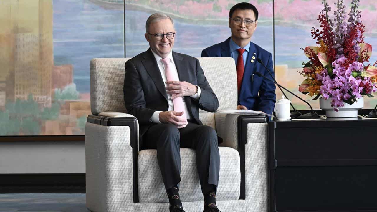 PM urges work on green steel over red wine in China