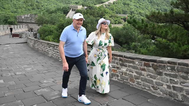 PM retraces predecessor's steps on China's Great Wall