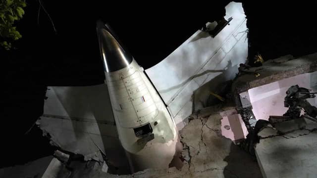 Too soon to decide India crash cause, investigators say