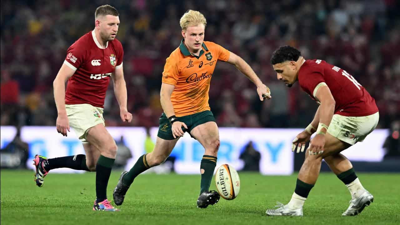 'Easy target' Lynagh leans on dad, ready for round two