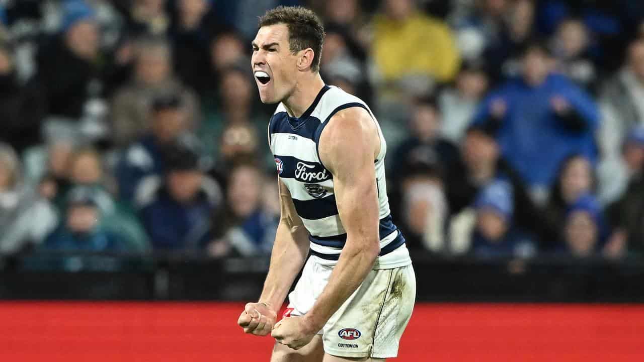 Top four in Cats' sights as Saints lose six in a row
