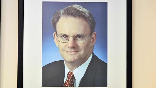 PM slams 'repulsive' Latham as Labor portrait remains