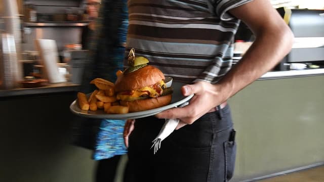 Restaurants, building firm insolvencies remain high