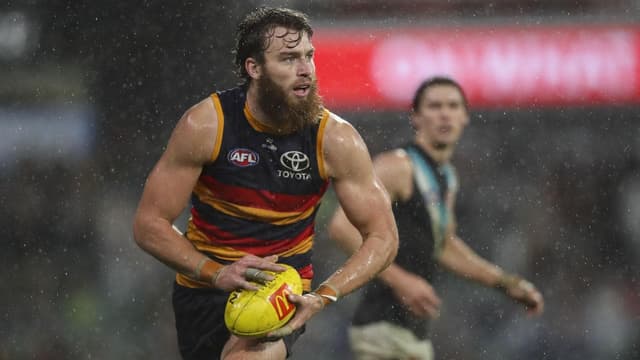 Crows take AFL top spot with record thrashing of Port