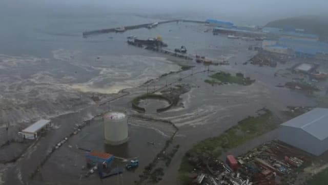 Massive Russia quake sends tsunami waves across Pacific