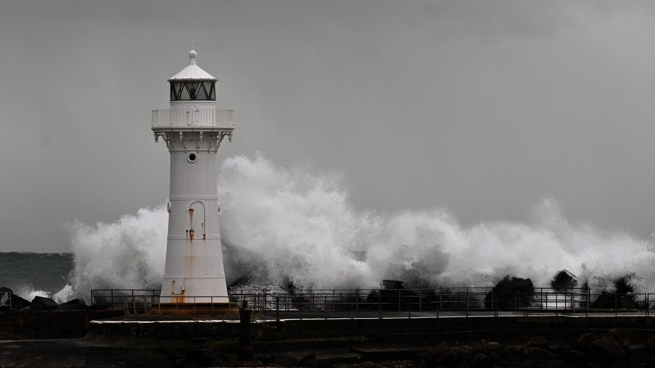 Wild weather to lash east and west coasts