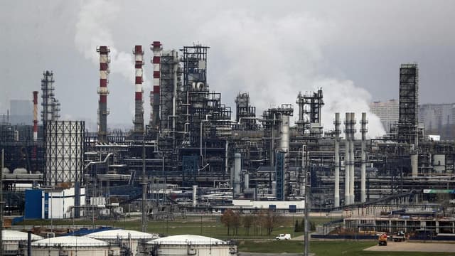 Trump aide accuses India of financing Russia's war