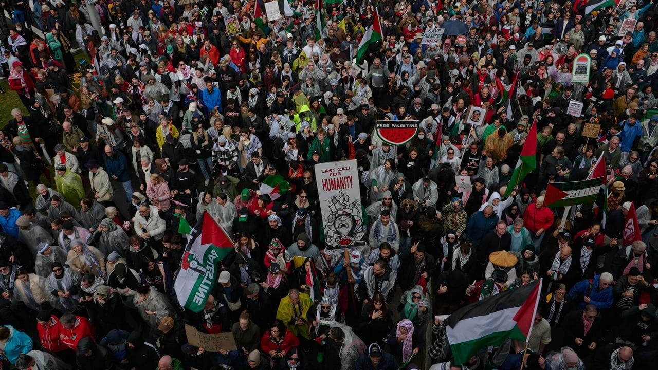 Protesters seize momentum after huge Gaza bridge march