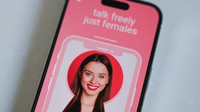 Female 'safe space' app defends booting trans woman