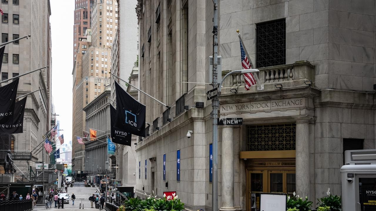 Indexes end higher as investors ramp up rate-cut views
