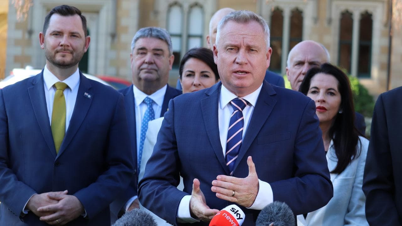 Premier open to compromises to maintain minority power