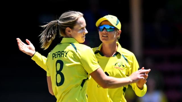 Lanning's assault on Aussies sets up Invincibles win