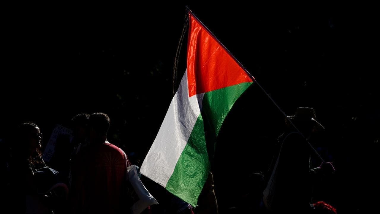 Labor insists no Palestine role for Hamas after praise
