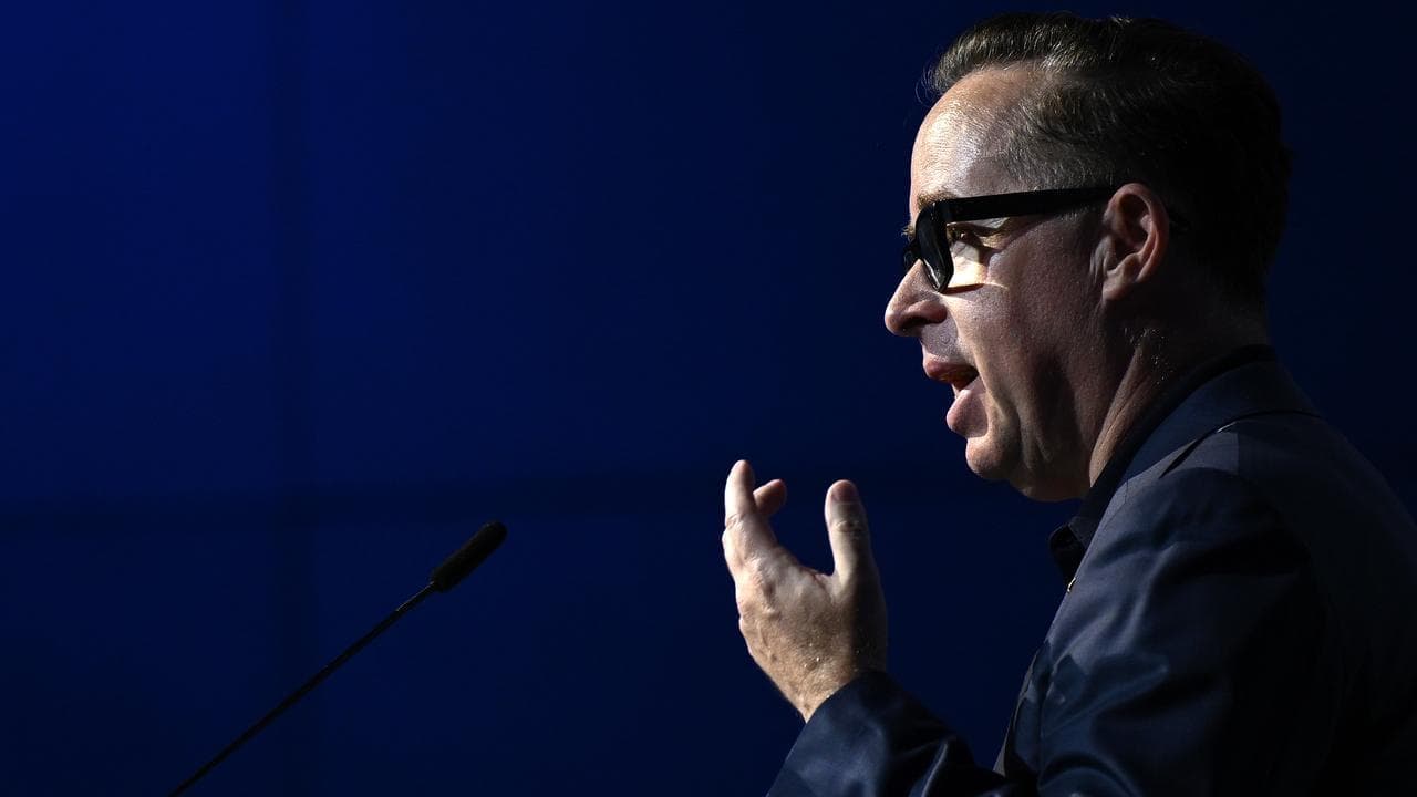 Ex-Qantas boss returns to defends his troubled legacy