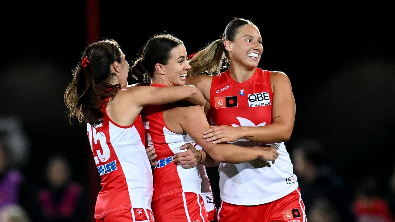 Chloe Molloy shines on AFLW return as Swans beat Tigers