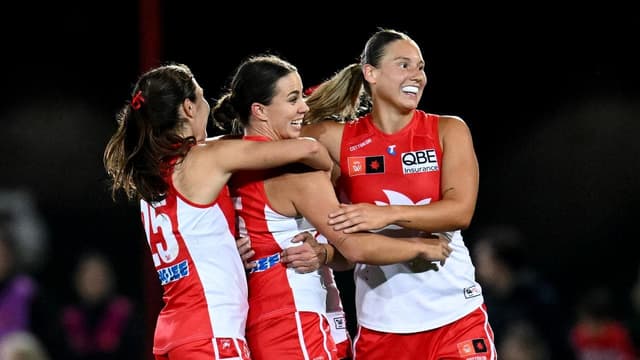 Chloe Molloy shines on AFLW return as Swans beat Tigers