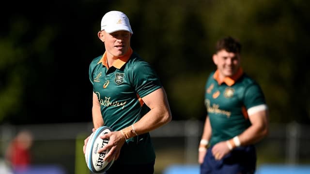 Schmidt's switch: Wallabies put faith in stand-in 10