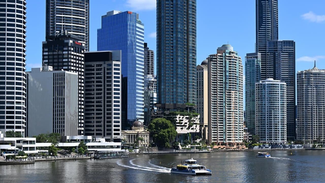 Aftershock warning after earthquake rattles thousands