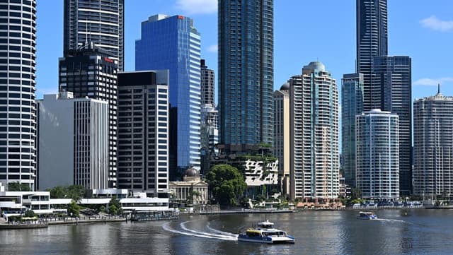 Aftershock warning after earthquake rattles thousands