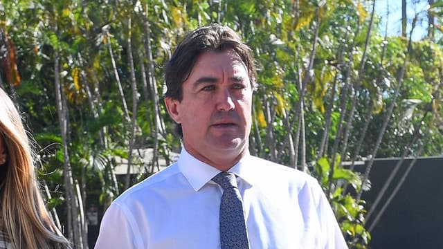 Reality TV star 'wanted pilot's phone' after crash