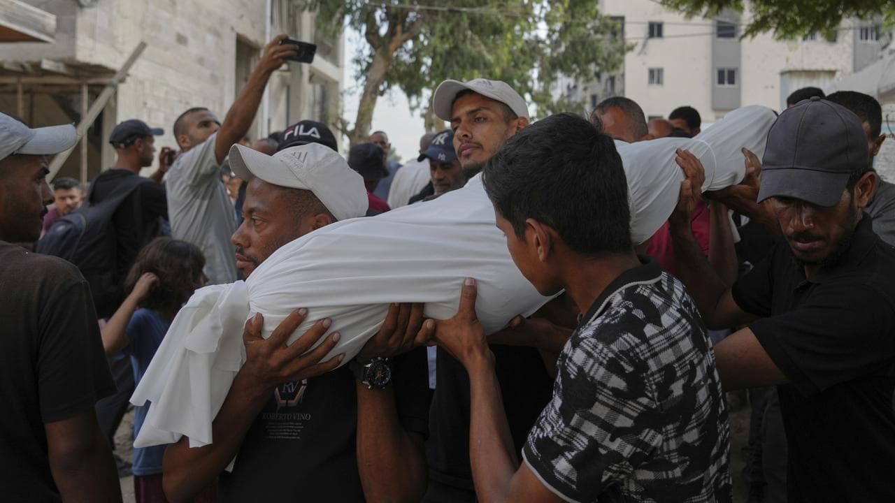 Israel keeps pressure on Gaza City before offensive