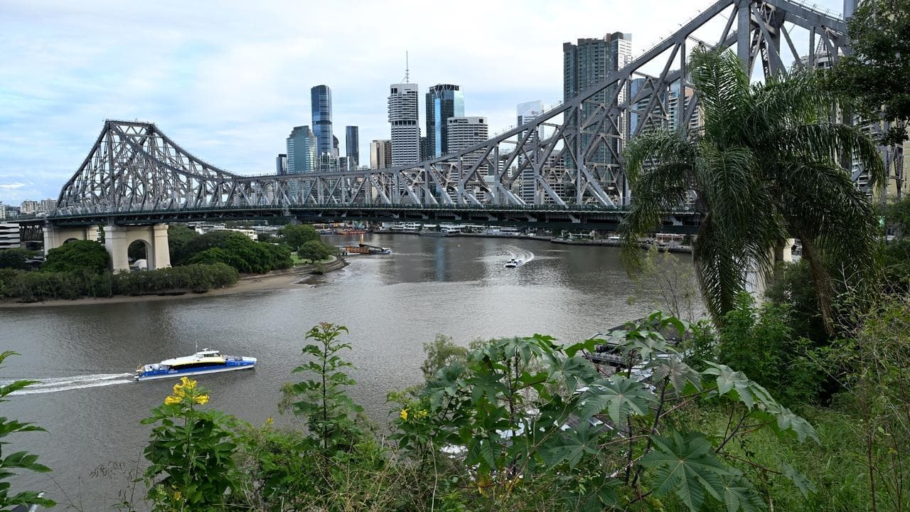 Police vow action if pro-Palestine march blocks bridge