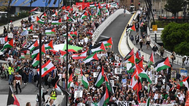 Pro-Palestine march changes route after bridge ban
