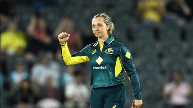 Aussie ace Gardner fires Rockets again in England