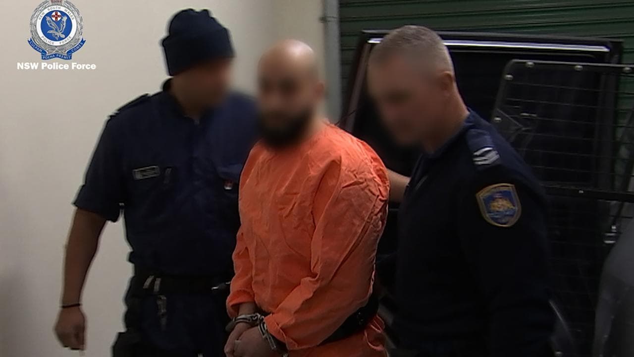 Paranoid killer sorry for shivving notorious crime boss