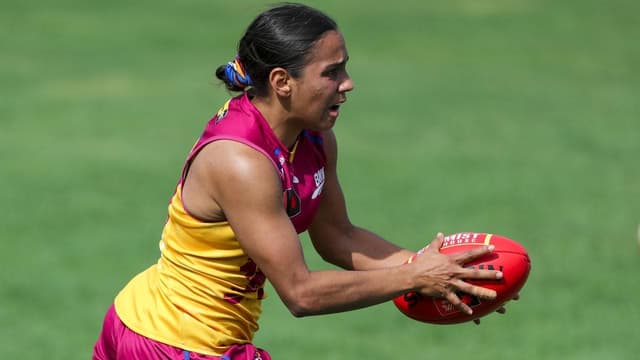 Hodder stars as Lions bounce back to smash Dockers