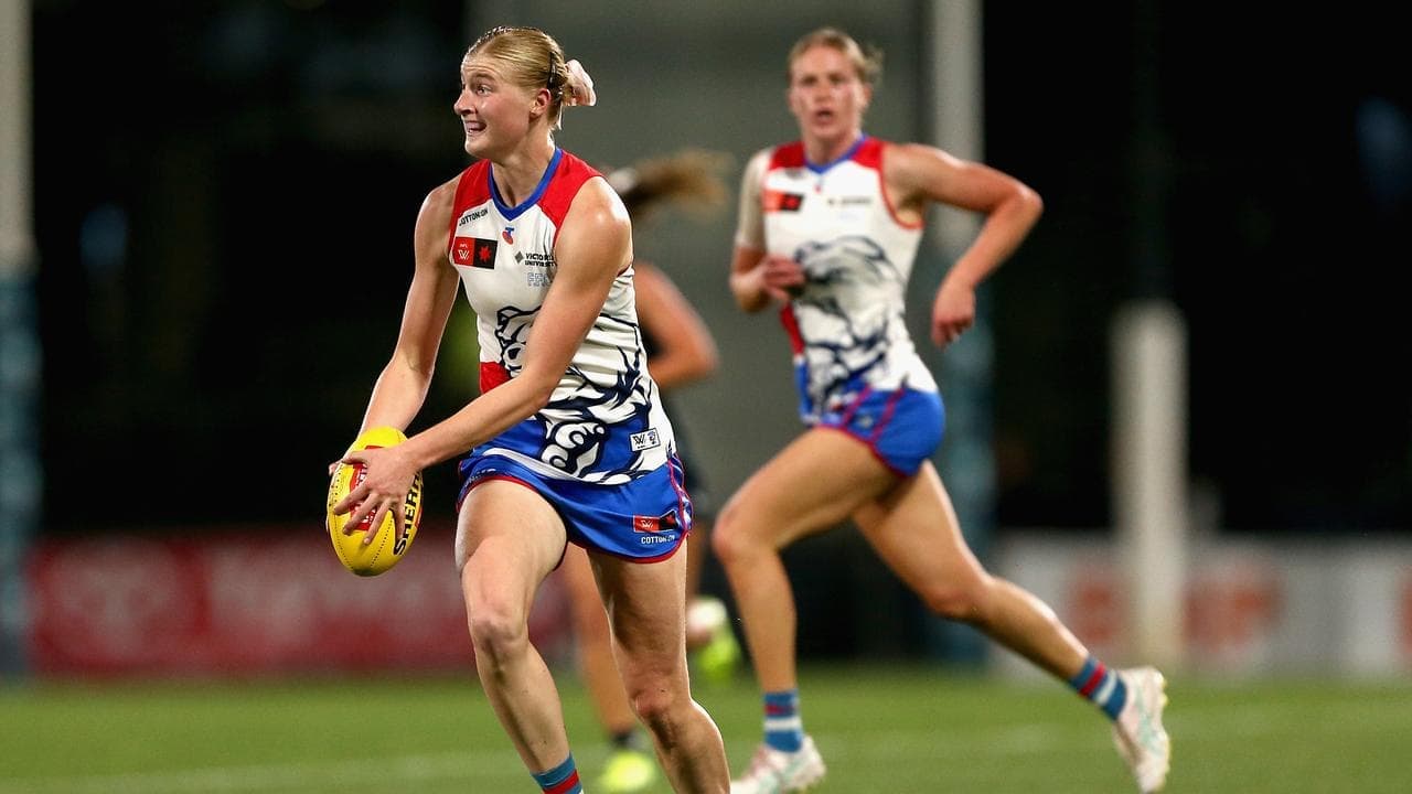 Bulldogs' young pups storm past Tigers in AFLW