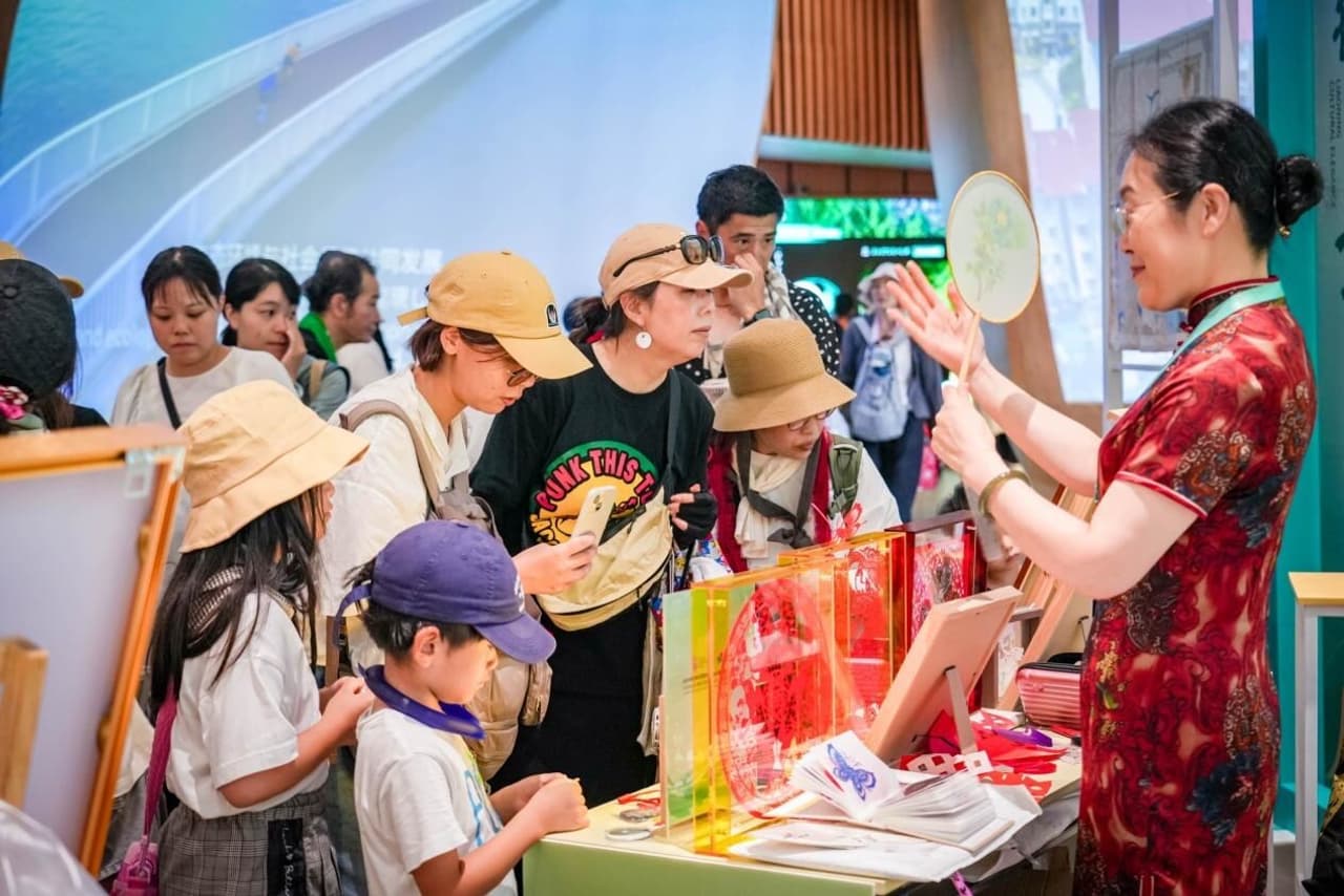 When Eastern Intangible Heritage Meets the World Stage: Liaoning's Craftsmanship Blossoms at Expo 2025 Osaka