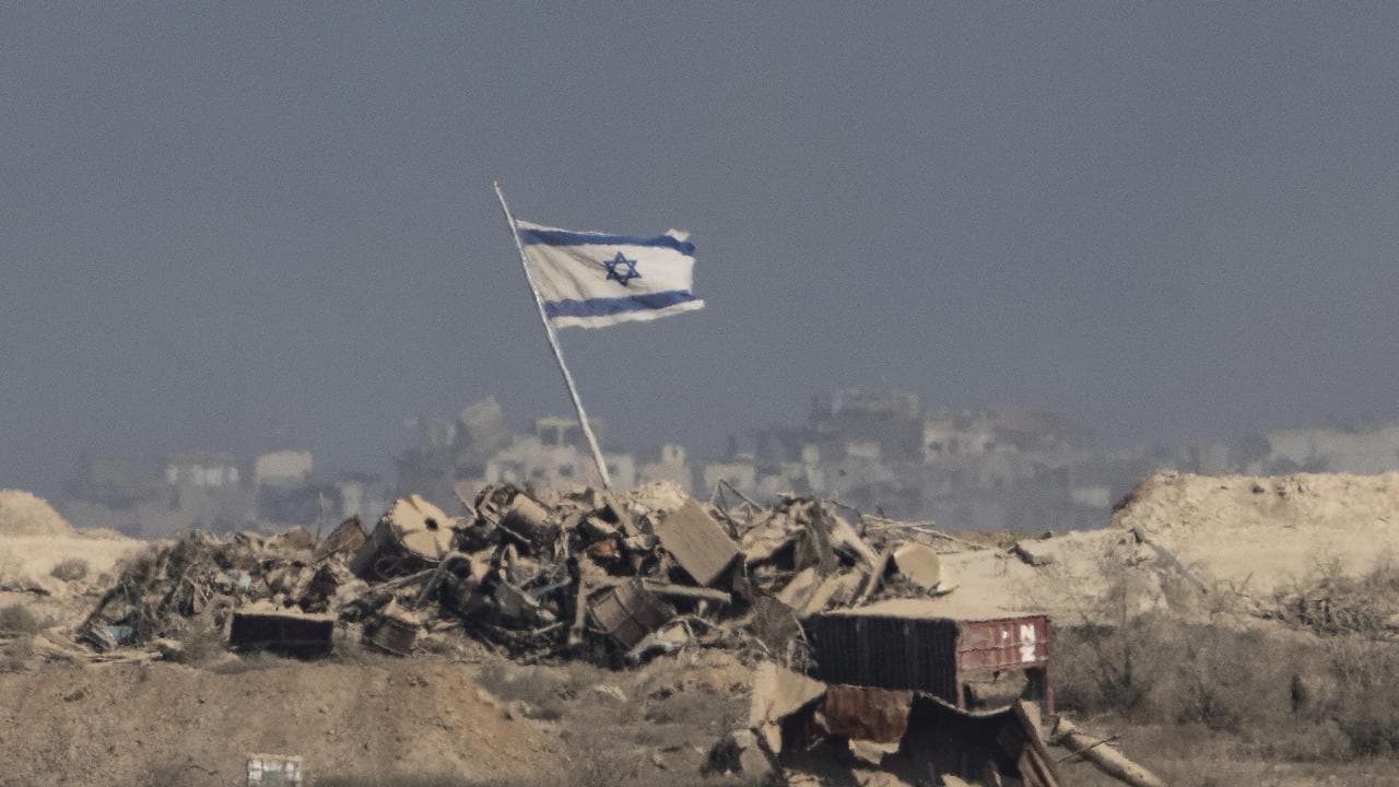 Israel tanks close in on Gaza City, Trump to chair meet