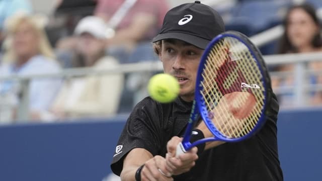 De Minaur leads way as Aussie aces serve up success